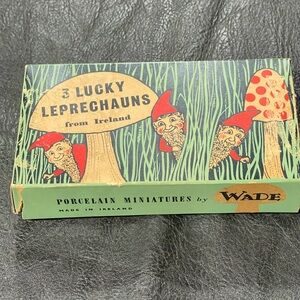 Wade '3 Lucky Leprechauns' Porcelain Miniatures Box - Green & Red